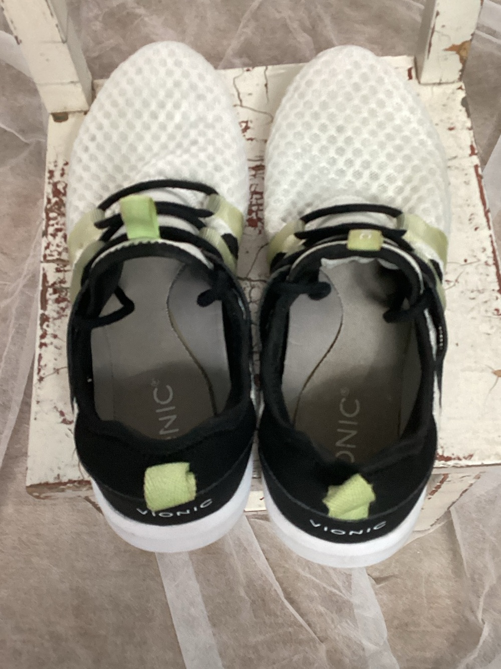 Vionic White Mesh Women’s Sneakers Lime and Black Accents LC: 05-2020 Size 8.5 - Picture 4 of 8
